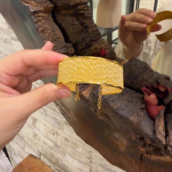 Zarif ve Göz Alıcı: Altın Kaplama Hasır Bileklik, Özel Seri 2